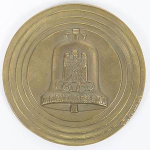 Offizielle Teilnehmermedaille für die Olympischen Sommerspiele von Berlin 1936 (v. Otto Placek). Mit Randpunze "Guss. H.Noack Berlin" Bronzeguß brauner Patina. 7 cm. - Bild 4