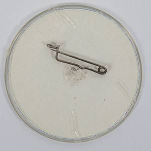 „Olympiamannschaft DDR Montreal 1976". Offizielles Abzeichen der Olympiamannshaft der DDR für die Olympischen Sommerspiele 1976. Kunststoff mit Metallnadel, 5,5 cm. - Bild 3