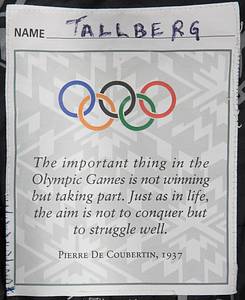 Original worn Wintermantel von den Olympischen Spielen 2002 in Salt Lake City ausschließlich für die IOC - Mitglieder! Getragen von Peter Julius Tallberg als Funktionär für das IOC. Peter Julius Tallberg war  bei den Olympischen Spielen 1964 bis 1980 als Aktiver im Segeln für Finnland dabei. Von 1976 bis 2015 war er Mitglied des Internationalen Olympischen Komitees (IOC) und überreichte unter anderem den Sportlern die Medaillen. Staus:AAA. - Bild 10