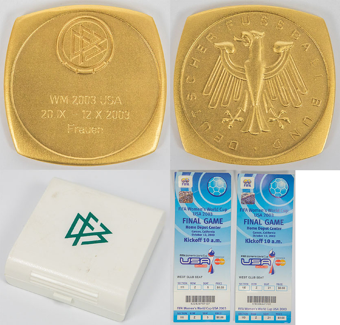 Offizieller Ausweis eines hohen FIFA - Funktionärs für die FIFA-Fußball-Weltmeisterschaft 2006 in Deutschland. Mit Ausweishülle und grünem Originalband. (10,5x12,5 cm).