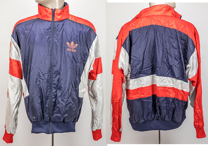 Original match worn Trainingsjacke von Deutschland für die Fußball - Nationalmannschaft ca. 1989.  Getragen von einem Betreuer im Jahre 1989. Status:ABA. Dabei DFB Mannschaftsfoto aus dem Jahr 1989 auf dem Franz Beckenbauer und Sepp Maier eine solche Jacke tragen.