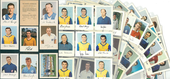 93 Fußballeinzelbilder der Firma Heinerle „Die Fussball-Bundesliga“ Saison 1963/64 mit faksimilierten Unterschriften der Spieler. Karton Je 9x6,5 cm.