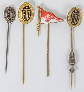 4 verschiedene Vereinsnadel des Eimsbütteler TV (Hamburg) aus der Zeit von 1930 bis 1950. Silber vergoldet; Bronze versilbert oder vergoldet, drei teilweise schwarz und eine rot-weiß emailliert, 2,5x2,1 bis 1,4x1,1 cm. - Bild 2