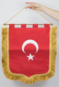 Offizieller Spielwimpel der Türkei für das UEFA Euro 2024 Spiel am 2.7.2024 gegen Österreich (2:1) in Leipzig. Mit dem aufgesticktem Schriftzug "UEFA EURO 2024 Round of 16. Turkish Football Federation 02.07.2024". Mit aufgesticktem Verbandslogo des Fußballverbandes der Türkei. Rückseite  mit bestickter Landesflagge der Türkei. Seidenwimpel mit weißen Seidenfransen, Metallstange mit vergoldeten Kugeln. 55x48 cm. - Bild 3