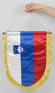 Original Spielwimpel der Natinalmannschaft von Slowenien mit aufgestickten match Details "UEFA Nations League Austria v Slovenia 17.11.2024 Vienna" (Österreich v Slowenien in Wien). Bedruckter Seidenwimpel mit Seidenfransen. Rückseite in den Landesfarben und einem besticktem aufgesetztem Landeswappen. Vergoldete Kunststoffstange, 45x35 cm. - Bild 3