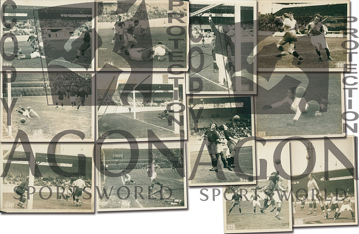 12 großformatiges S/W-Pressefoto vom Fußballturnier der Olympischen Spielen 1928 in Amsterdam. Je 24x18 cm.