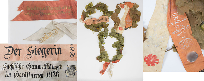 Drei verschiedene Siegerkränze Eichenlaub mit bedruckten Siegerschleifen. Alle mit Olympischen Ringen. Wurden die Sieger an lokalen Sportwettbewerben im Jahr 1936 ausgegeben. Je 30x24 cm.