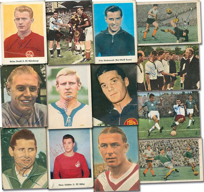 13 verschiedene Heinerle Karten / Sammelbilder 1960 - 1962. Alle mit original Signaturen von deutschen Nationalspielern. Karton, ca. 9x7,5 cm.