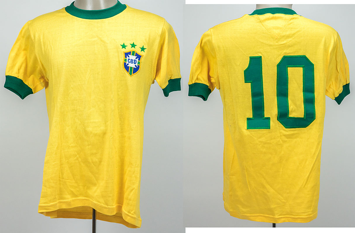 Original Spielertrikot von Brasilien mit der Rückennummer 10 von Pele. Status:ABA.