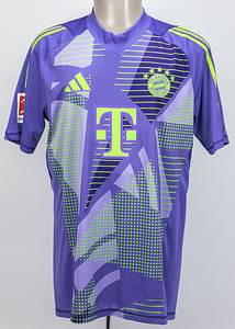 Original match worn Torwart-Trikot von Bayern München mit der Rückennummer 1. Getragen von Manuel Neuer in einem Spiel der Fußball Bundsliga in der Saison 2024/2025. Neuer ist Fußball-Weltmeister 2014. Status:ABB. - Bild 2