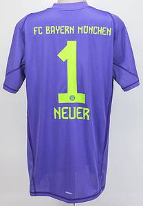 Original match worn Torwart-Trikot von Bayern München mit der Rückennummer 1. Getragen von Manuel Neuer in einem Spiel der Fußball Bundsliga in der Saison 2024/2025. Neuer ist Fußball-Weltmeister 2014. Status:ABB. - Bild 3