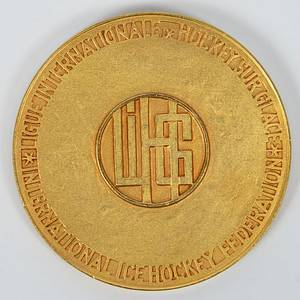 Goldmedaille der Eishockey - Weltmeisterschaften 1965 in Tampere mit der Inschrift „Championnat du Monde. World Championship" und der Gravur "1965“. Bekamen die Spieler der UdSSR für den Weltmeister Titel. Hersteller: "Hugenin". Bronze, vergoldet, 6 cm. - Bild 3