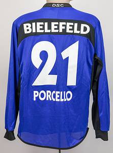 Original match worn Spielertrikot von der DSC Arminia Bielefeld mit der Rückennummer 21. Getragen von Massimiliano Porcello in einem Spiel der Fußball Bundesliga in der Saison 2002/2003. Status:ABB. - Bild 3