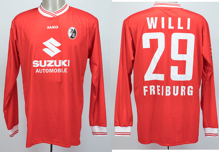 Original match worn Spielertrikot vom  SC Freiburg mit der Nummer 29. Getragen von Tobias Willi in einem Spiel der Fußball Bundesliga in der Saison 2004/2005. Trikot ist im Super-Zustand. Status:ABB.