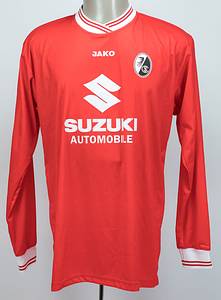 Original match worn Spielertrikot vom  SC Freiburg mit der Nummer 29. Getragen von Tobias Willi in einem Spiel der Fußball Bundesliga in der Saison 2004/2005. Trikot ist im Super-Zustand. Status:ABB. - Bild 2