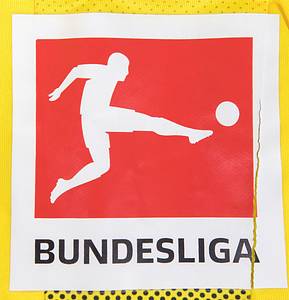 Original match worn Spielertrikot von Borussia Dortmund mit der Rückennummer 27. Getragen von Gonzalo Castro in einem Spiel der Fußball Bundesliga in der Saison 2017/2018. Castro ist 5-facher Nationalspieler von Deutschland. Status:ABC. - Bild 5