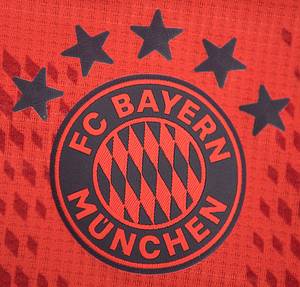 Original match worn Spielertrikot vom FC Bayern München mit der Rückennummer 42. Getragen von Jamal Musiala in einem Spiel der  Fußball Bundesliga in der Saison 2024/2025. Musiala ist 40-facher Nationalspieler von Deutschland. Status:ABB. - Bild 4