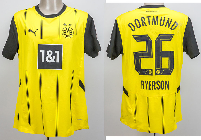 Original match worn Spielertrikot von Borussia Dortmund mit der Rückennummer 26. Getragen von Julian Ryerson in einem Spiel der Fußball Bundesliga in der Saison 2024/2025. Ryerson ist 30-facher Nationalspieler von Norwegen. Ungewaschen Status:ABB.
