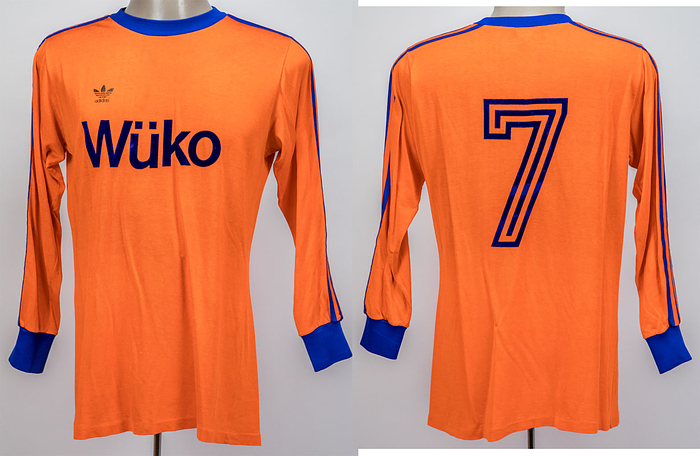 Original match worn Spielertrikot von den Würzburtger Kickers mit der Rückennummer 7. Getragen von Erwin Markerts in einem Spiel der 2. Fußball Bundesliga in der Saison 1977/1978. Markerts spielte von 1975 bis 1979 für die Würzburger Kickers. adidas erima Trikot. Status:ABC.