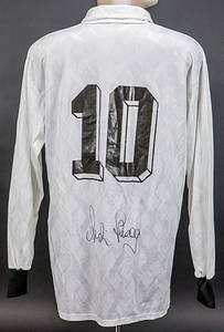 Original match worn Spielertrikot von Österreich mit der Rückennummer 10. Getragen von Andreas Herzog am 18.11.1992 im Freundschaftsspiel gegen Deutschland. Deutschland - Österreich 0:0. Herzog ist 103-fachder Nationalspieler von Österreich. Trikot mit original Autograph von Andreas Herzog unter der Rückennummer. Status:AAC. - Bild 3