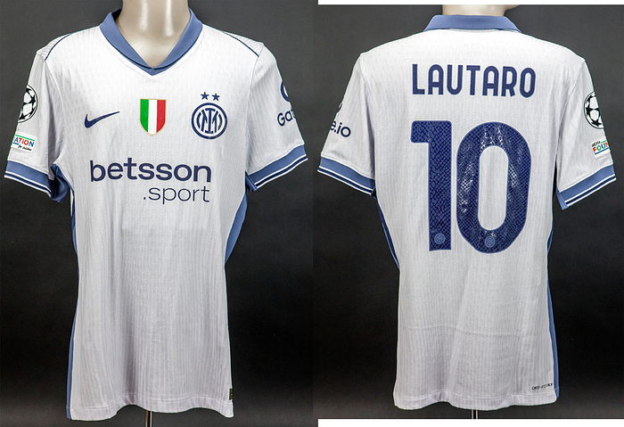 Original match worn / issued Spielertrikot von Inter Mailand mit der Rückennummer 10. Getragen von Valentino Lauzaro am 10.12.2024 im Spiel der UEFA Champions League gegen Bayer Leverkusen. Bayer 04 - Inter 1:0. Lauzaro ist 36-facher Nationalspieler von Österreich. Status:AAB.