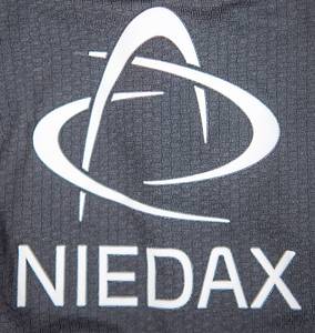 Original match worn Spielertrikot von Bayer 04 Leverkusen mit der Rückennummer 22. Getragen von Victor Boniface in einem Spiel der Fußball Bundesliga in der Saison 2024/2025. Boniface ist 8-facher Nationalspieler von Nigeria. Status:AAB. - Bild 6