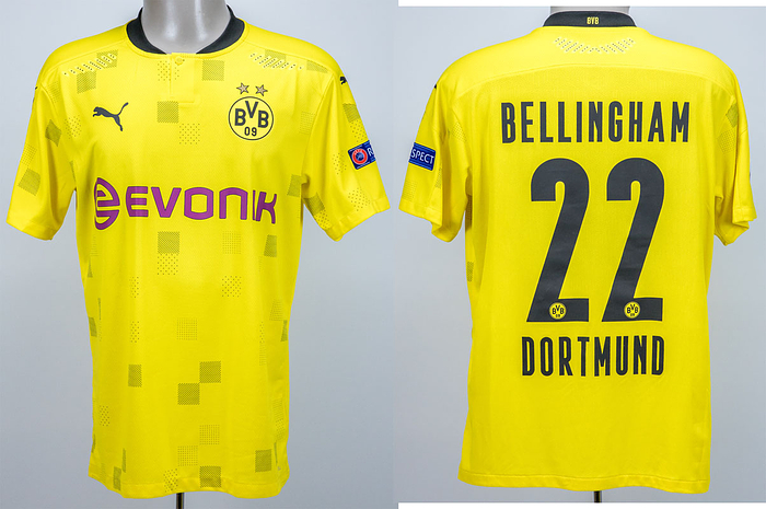 Original match issued Spielertrikot von Borussia Dortmund mit der Rückennummer 22. Vorbereitet für Jude Bellingham in Spielen der UEFA Champioms League in der Saison 2020/2021. Bellingham wurde nicht eingesetzt und ist 38-facher Nationalspieler von England. Status:ABC.