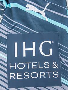 Original match issued Spielertrikot vom RB Leipzig mit der Rückennummer 10. Vorbereitet für Xavi Simons am 02.04.2025 im Halbfinalspiel des DFB Pokals gegen den VfB Stuttgart. Stuttgart - RB 3:1. Xavi ist 26-facher Nationalspieler von den Niederlande. Status:AAB. - Bild 8