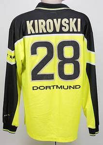Original match worn Spielertrikot von Borussia Dortmund mit der Rückennummer 28. Getragen von Jovan Kirovski in einem Spiel der Fußball Bundesliga in der Saison 1997/1998; Kirovski ist 62-facher Nationalspieler von den USA. Status:ABC. - Bild 3