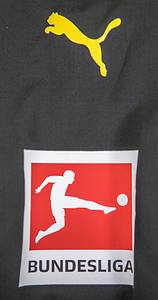 Original match worn Spielertrikot von Borussia Dortmund mit der Rückennummer 4. Getragen von Nico Schlotterbeck am 23.11.2024 im Spiel der Fußball Bundesliga gegen den SC Freibirg. Dortmund - Feiburg 4:0. Schlotterbeck ist 20-facher Nationalspieler von Deutschland. Status:AAB. - Bild 7