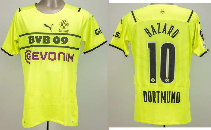 Original match issued Spielertrikot von Borussia Dortmund mit der Rückennummer 10. Vorbereitet für Thorgan Hazard am 17.02.2022 im Europa League Play Off-Spiel gegen Glasgow Rangers. BVB - Rangers 2:4. Hazard wurde nicht eingesetzt. Trikot mit Jubiläums-Print '17.02.2022 1000 Spiele'. Status:AAC.