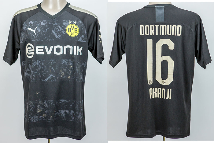 Original match worn / issued Spielertrikot von Borussia Dortmund mit der Rückennummer 16. Getragen von Manuel Akanji am 18.01.2020 im Spiel der Fußball Bundesliga gegen den FC Augsburg. Augsburg - Dortmund 3:5. Akanji ist 69-facher Nationalspieler von der Schweiz. Status:AAB.
