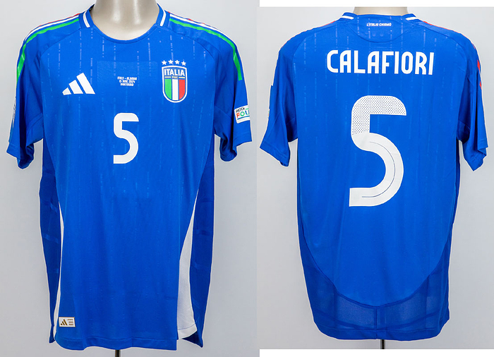 Original match worn / issued Spielertrikot von Italien mit der Rückennummer 5. Getragen von Riccardo Calafiori am 15.06.2024 im Gruppenspiel der Fußball Europameisterschaft gegen Albanien. Italien - Albanien 2;1. Status: AAC.