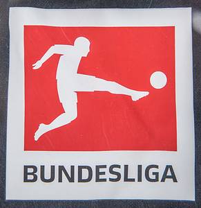 Original match worn Spielertrikot von der Eintracht Frankfurt mit der Rückennummer 11. Getragen von Hugo Ekitike am 20.04.2025 im Spiel der Fußball Bundesliga gegen den FC Augsburg. Augsburg - Frankfurt 0:0. Status:AAB. - Bild 9