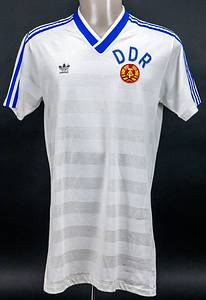 Original match worn / issued Spielertrikot von der DDR mit der Rückennummer 12. Getragen in einem Freundschaftsspiel für die DDR Fußball Nationalmannschaft in den 1980er Jahren. Status: ACC. - Bild 2
