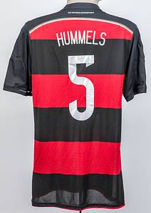 Original match worn / issued Spielertrikot von Deutschland mit der Rückennummer 5. Getragen von Mats Hummmels am 08..07.2014 im Halbfinale der Fußball-Weltmeisterschaft gegen Brasilien. Braslien - Deutschland 1:7. Hummels ist Fußball-Weltmeister 2014. Status:AAB. - Bild 3