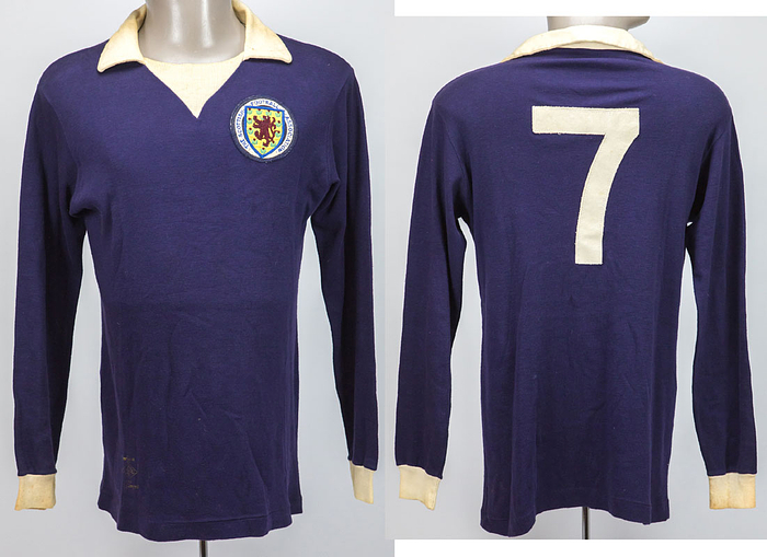 Original match worn Spielertrikot von Schottland mit der Rückennummer 7. Getragen in einem Fußball - Länderspiel ca. 1972: ABC.