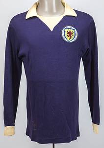 Original match worn Spielertrikot von Schottland mit der Rückennummer 7. Getragen in einem Fußball - Länderspiel ca. 1972: ABC. - Bild 2