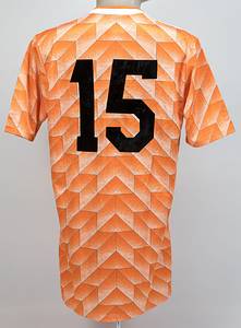 Original match worn / issued Spielertrikot von den Niederlande. Aus dem Halbfinalspiel der UEFA Euro 1988 mit der Rückennummer 15. Getragen von Wim Koevermans auf der Reservebank am 21.06.1988. Deutschland - Niederlande 1:2.  Tauschtrikot direkt aus der Sammlung des deutschen Nationalspielers Matthias Herget. Status:AAA. - Bild 3