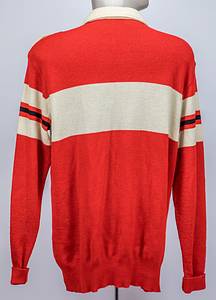 1) Freizeitjacke des 1.FC Köln von Heinz Simmet für die Spieler der Bundesligamannschaft ca. 1968. Schurwolle, rot-weiß; mit aufgeflockten Schriftzug "1.FC Köln" auf der Brusttasche. Größe 56. Hersteller: "Carlo Gruber", Logo von Gruber auf der Brusttasche aufgenäht. Roter Reisverschluss; geknöpfte Schulterriemchen mit roten Knöpfen. Museumsstück! 2) Offizielle schwarze Anzugshose des 1.FC Köln von Heinz Simmet von adidas. 70%Polyacryl - 30% Schurwolle. Größe 50. Hersteller Schwahn/adidas. Status:ACC. - Bild 3