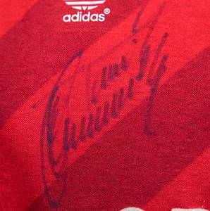 Original match worn Torwart-Trikot vom 1. FC Köln SV mit der Rückennummer 1. Getragen von Harald 'Toni' Schumacher in Spielen der Bundesliga-Saison 1984/85. Schumacher wurde mit der deutschen Nationalmannschaft Europameister 1980 und zweimal Vize-Weltmeister. Mit original Signatur. Status:ABA. - Bild 6