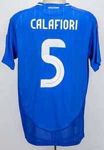 Original match worn / issued Spielertrikot von Italien mit der Rückennummer 5. Getragen von Riccardo Calafiori am 15.06.2024 im Gruppenspiel der Fußball Europameisterschaft gegen Albanien. Italien - Albanien 2;1. Status: AAC. - Bild 3