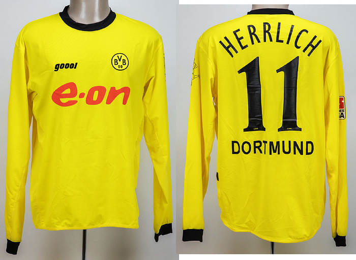 Original match worn Spielertrikot von Borussia Dortmund mit der Rückennummer 11. Getragen von Heiko Herrlich in einem Spiel der Fußball Bundesliga in der Saison 2003/2004; Herrlich ist 5-facher Nationalspieler von Deutschland. Status:ABC.