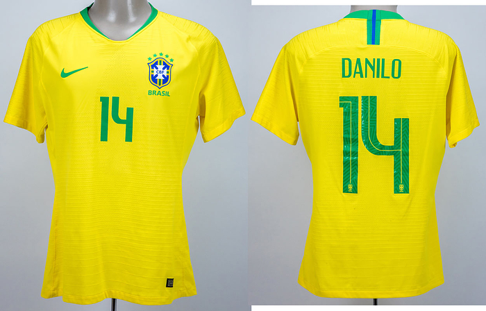 Original match worn Spielertrikot von Brasilien mit der Rückennummer 14. Getragen von Danilo (Luiz da Silva) im Freundschaftsspiel am 03.06.2018 gegen Kroatien. Brasilien - Kroatien 2:0. Ungewaschen. Status:AAB.
