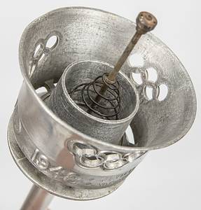 Offizielle Olympiafackel von den 14. Olympischen Sommerspielen 1948 in London aus Aluminium mit Inschrift "XIVth Olympiad 1948. Olympia to London with Thanks to the Bearer", 41 cm. - Bild 3