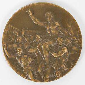 Bronzemedaille für einen 3.Platz im Hockey bei den Olympischen Sommerspielen Melbourne 1956 für Deutschland von Werner Rosenbaum (1927-2008). Bronze, Gewicht: 64 Gramm, 5 cm. In original Kunststoffbox des Herstellers: "K.G.Luke Ltd" 7,5x7,5 x2 cm. Dabei: Original Olympiaausweis von Rosenbaum mit original Signatzr und Passfoto, 4 Seiten, Karton, 11x8 cm. Außerdem: IOC Siegerpin fü die Bronzemedaille mi der Nr. 14286. 1,5x1,3 cm. In original Verpackung. - Bild 2