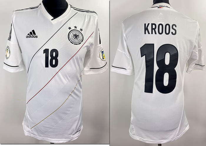 Original match worn DFB Spielertrikot mit der Nummer 18 von Toni Kroos. Getragen im WM-2014 Qualfikations-Spiel gegen Irland am 12.10.2012 in Dublin.Deutschland gewann 1:6, Toni Kroos erzielte einen Doppelpack. Status:AAB.