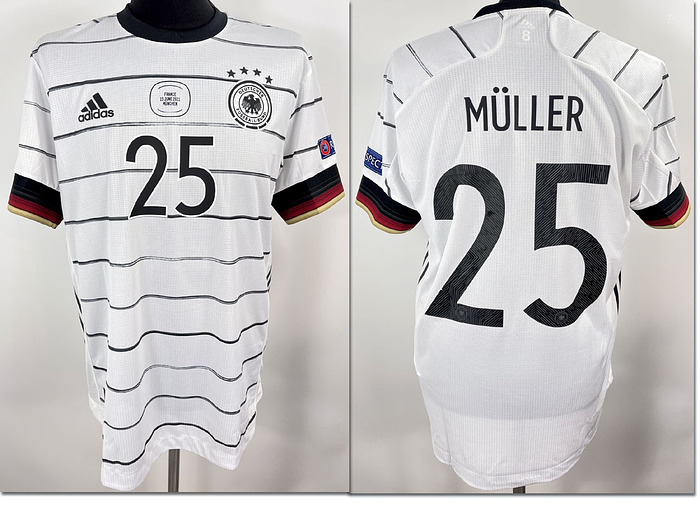 Original match issued  DFB Spielertrikot mit der Nummer 25 von Thomas Müller, vorbereitet für das Spiel gegen Frankreich am 15.06.2021 in München. Status:AAB.