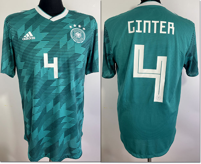 Original match worn DFB Spielertrikot mit der Nummer 4 von Matthias Ginter.Getragen im EM-Qualifikationsspiel gegen Weissrussland am 8.6.2019 in Barysow.Weissrussland-Deutschland 0:2. Dieses Trikotmodell wurde in der EM Qualifikation nur einmal eingesetzt. Status: ABB.