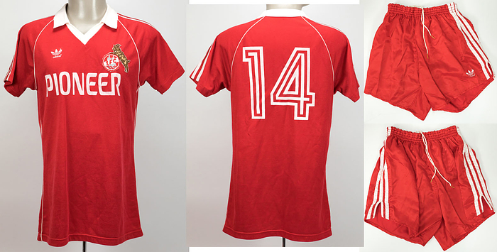 Original match worn / issued Spielertrikot vom 1. FC Köln mit der Rückennummer 14. Getragen in einem Spiel der Fußball Bundesliga in der Saison 1980/1981. Mit Spielerhose. Status:ABC.